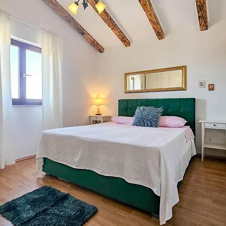 Apartman Marinela Kika *